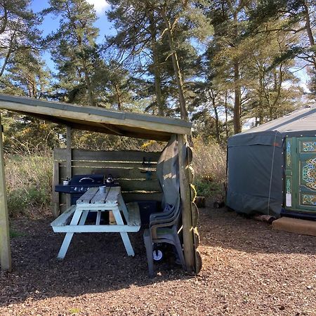 Penbedw Uchaf Estate - Rural Retreats, Tennis Mold Bagian luar foto