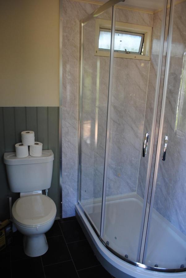 Penbedw Uchaf Estate - Rural Retreats, Tennis Mold Bagian luar foto