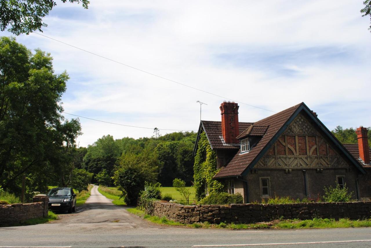 Penbedw Uchaf Estate - Rural Retreats, Tennis Mold Bagian luar foto