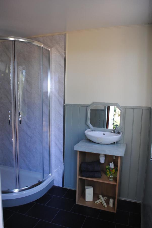 Penbedw Uchaf Estate - Rural Retreats, Tennis Mold Bagian luar foto