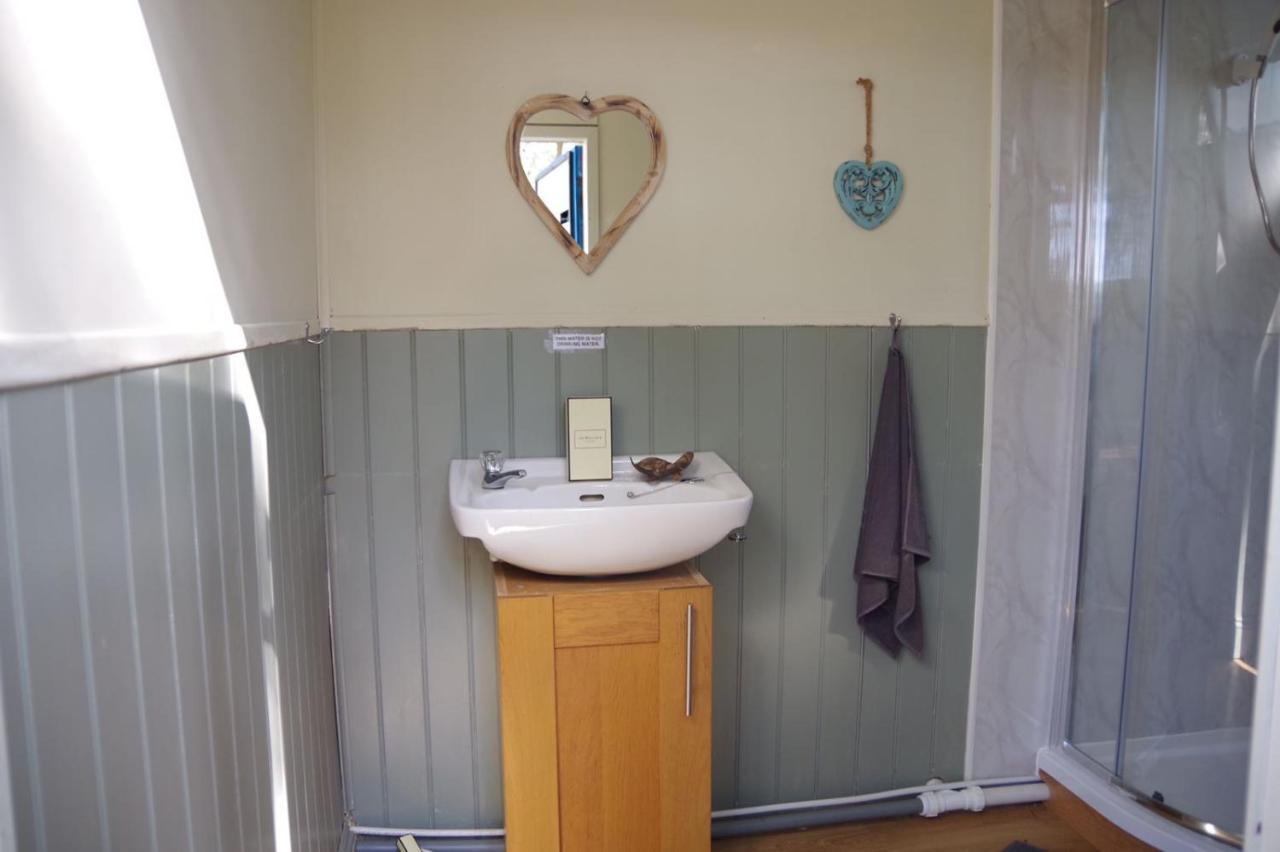 Penbedw Uchaf Estate - Rural Retreats, Tennis Mold Bagian luar foto